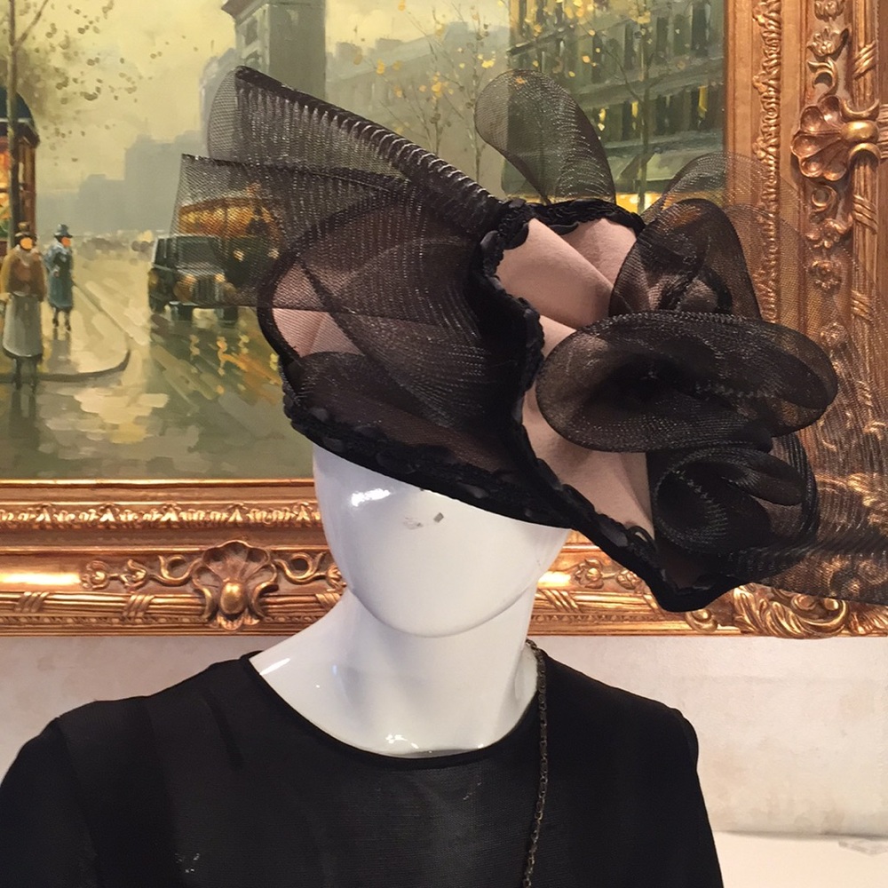 Deborah wool felt hat beige and black bow